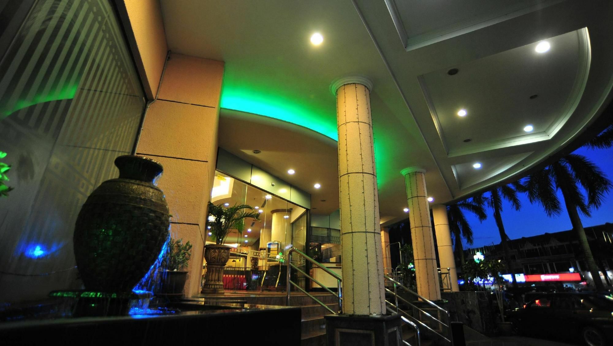 Emerald Puteri 3*
